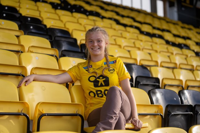 Sofia Mendelin-Norebø (15) har signert proffkontrakt med LSK Kvinner